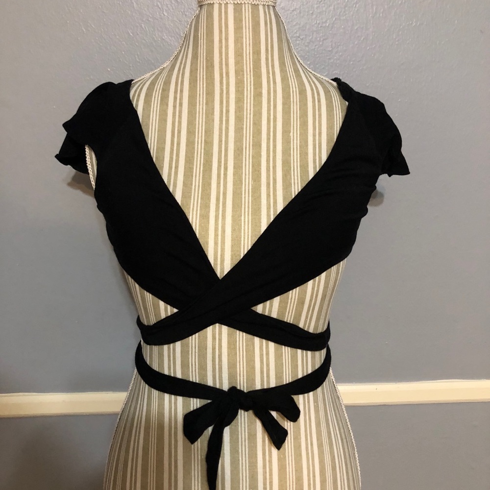 ⚡️NEVER WORN⚡️ URBAN OUTFITTERS BLACK TIE CROP TOP